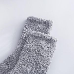<span class=keywords><strong>Chaussettes</strong></span> d'hôpital <span class=keywords><strong>antidérapantes</strong></span> avec picots, douces, chaudes et confortables, en microfibre pelucheuse, pour la maison et le sommeil, en micro polaire de polyester premium - Product Image 2
