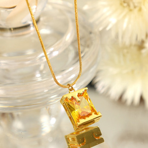 Conjunto de Joyería de Estilo Europeo Americano con Diseño de Lámpara de Aceite, Collar y Pendientes de Acero Inoxidable para Mujer - Product Image 3