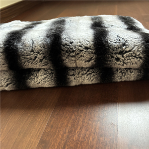 Manta <span class=keywords><strong>de</strong></span> Piel <span class=keywords><strong>de</strong></span> <span class=keywords><strong>Chinchilla</strong></span> para Cama - Product Image 1