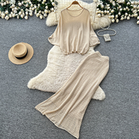 Ensemble deux pièces en maille élégant pour femme, coupe ample et décontractée, ajouré, ajusté, tenue minimaliste pour l'été