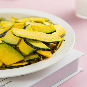 Chips de citrouille séchées croustillantes de qualité cultivées en serre biologiques prêtes à manger en gros avec <span class=keywords><strong>douceur</strong></span> naturelle - Product Image 2