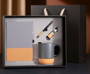 ชุดของขวัญธุรกิจระดับพรีเมียม 4-in-1 พร้อมโลโก้สั่งทำพิเศษ ประกอบด้วยสมุดบันทึก แก้วน้ำ ปากกา และอุปกรณ์เทคโนโลยี - Product Image 4