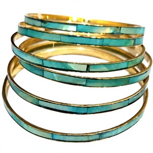 Lindos Brazaletes de Acrílico, Latón y Resina Coloridos con Rayas Doradas, Conjuntos de Pulseras Étnicas Modernas para Mujer - Product Image 4