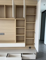 Meuble de salon multifonctionnel de style farmhouse blanc avec console intégrée pour TV, rangement pour boissons et médias