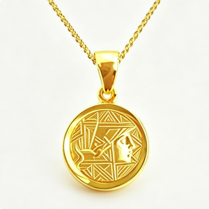 Pendentif circulaire plaqué or sur le thème de la pyramide avec collier médaillon à motif en relief - Product Image 2