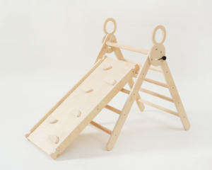 مجموعة التسلق الخشبي للأطفال الخشبية لتدريبات الصالة الرياضية للأطفال مصممة على شكل مثلث الغابة مع منحدر مقوس وتسلق متأرجح - Product Image 3