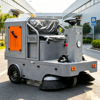 Balayeuse de voirie électrique ZMT E-22 S16 avec cage confortable, benne à déchargement hydraulique, système de réduction de la poussière par aérosol et bac à déchets de 160L