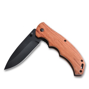 Manico in legno inciso personalizzato Black Coat Blade pieghevole Survival Camping EDC Gift Knife - Product Image 4