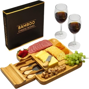 Set Tagliere per Formaggi con 4 Coltelli e Forchette, Vassoio di Servizio con Cassetto Estraibile <span class=keywords><strong>Nascosto</strong></span> per Posate e Spazio per Cracker e Snack - Product Image 1