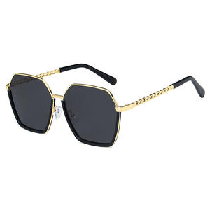แว่นกันแดดทรงเหลี่ยมไม่สม่ำเสมอ ยูนิเซ็กส์ กรอบสีทอง เลนส์ Ac ป้องกันรังสียูวี 400 ประเภท 3 แว่นกันแดด สไตล์สตรีท อินเทรนด์ - Product Image 4