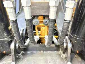 Excavadora de cadenas Sany SY215C usada, 20 toneladas, marca china, con motor de 400 horas, para inspección con informe y video. - Product Image 5