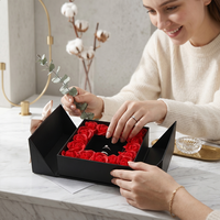 Boîte rigide à double porte avec logo personnalisable, conteneur haut de gamme avec rose éternelle et plateau pour bague, pour la présentation de bijoux
