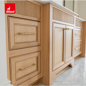 Meuble-lavabo haut élégant pour salle de bain principale, en lin texturé, avec finition en chêne <span class=keywords><strong>blanc</strong></span> chaud, à rainures, avec incrustations perlées et <span class=keywords><strong>double</strong></span> vasque dépassante - Product Image 4