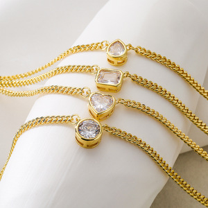 Collana con Pendente Geometrico in Rame Placcato Oro 18K con Zirconi, Stile Hip Hop di Alta Qualità, Design Australiano Semplice ed Elegante - Product Image 4