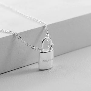Conception originale de bricolage plaqué argent petite serrure délicate personnalisé gravé liberté déclaration cadenas collier pour hommes femmes bijoux - Product Image 3