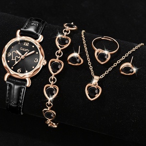 Montre élégante pour femme, bracelet en or, montre à quartz, montre-bracelet minimaliste pour femme, cadeau - Product Image 6