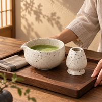 Ensemble de bols à matcha OEM mouchetés avec Chawan en céramique ivoire, bec verseur et support Chasen assorti pour le matcha