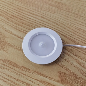Hiện đại 12V 2.5W <span class=keywords><strong>LED</strong></span> <span class=keywords><strong>PIR</strong></span> cảm biến chuyển động chuyển đổi lõm dưới tủ bếp chiếu sáng nội thất Đèn sân khấu Puck ánh sáng - Product Image 3
