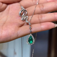 Collier Bowei de luxe avec pendentif émeraude, chaîne incrustée de pierres précieuses vertes haut de gamme