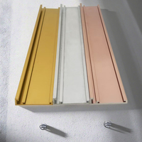 Cadres de miroir en alliage d'aluminium personnalisés, pliables en différentes formes pour les miroirs de décoration intérieure de salle de bain et de chambre à coucher modernes
