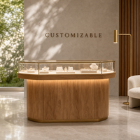 Maßgefertigte Schmuck-Vitrine LED-Beleuchtete Glasvitrine Freistehende Holz-Ausstellungsvitrine für Juweliergeschäfte Einzelhandel