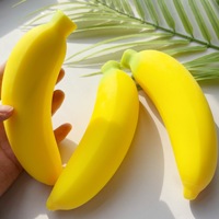 Jouet anti-stress souple en forme de banane, qualité supérieure, design fraise simulée, idéal pour les farces et la décompression, vente en gros, direct usine
