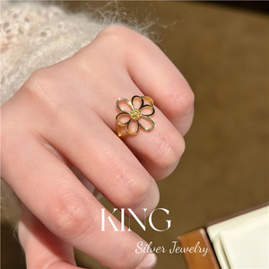 Anillo de Plata de Ley S925 con Pequeña Flor Dorada de King Silver Jewelry, Chapado en Oro, para Uso Diario, Moda Femenina - Product Image 3