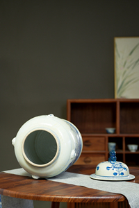High Quality Chinese Traditional Style Light Luxury Blue White Ginger Jar with Exquisite Lid Ceramic Floor <strong>Vase</strong> for Home Decor - Product Image 3
