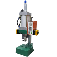 Machine de moulage pneumatique de table miniature à vente chaude fabriquée dans le Guangdong pour les coques de téléphone