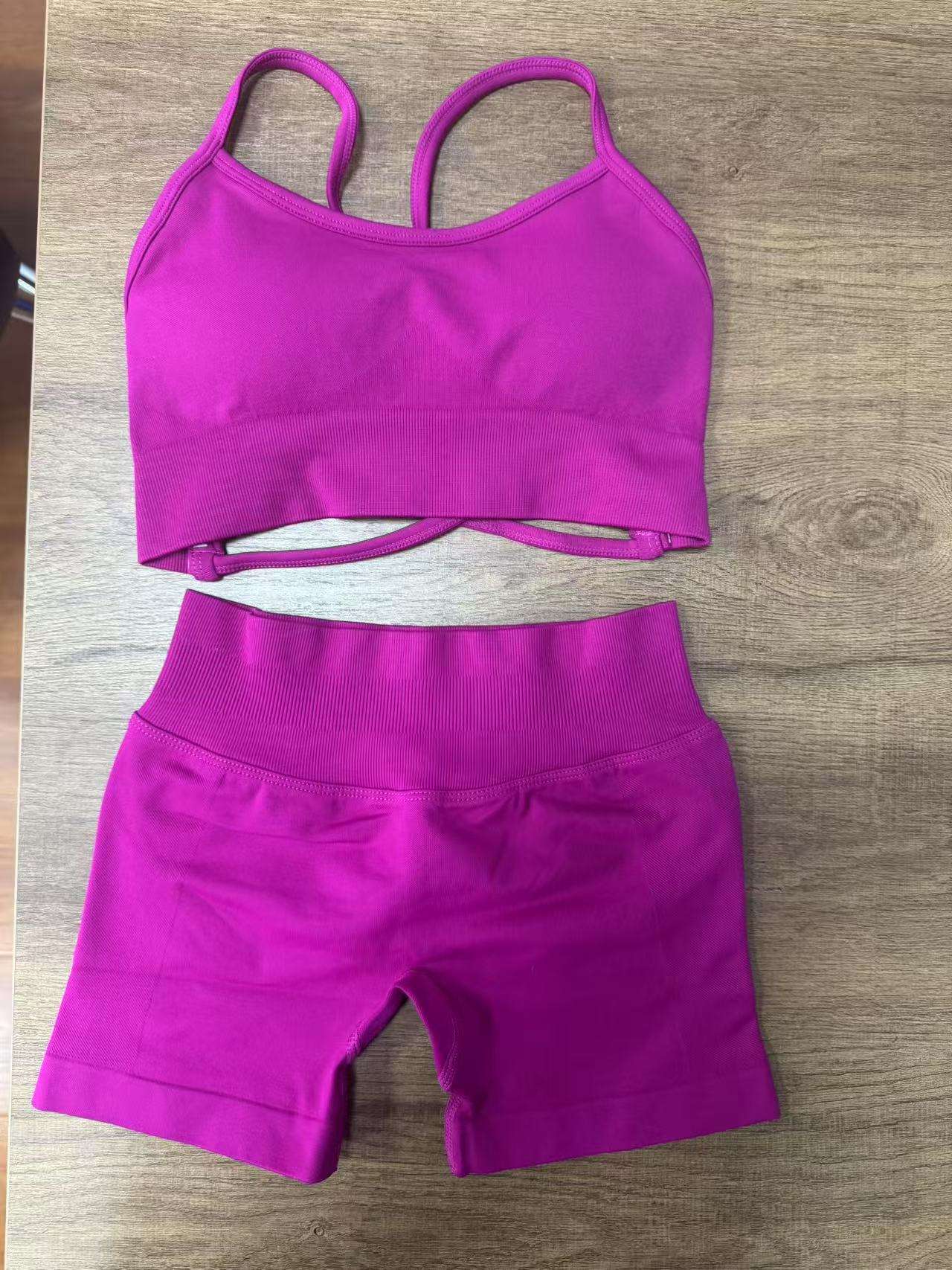 สีแดงม่วง