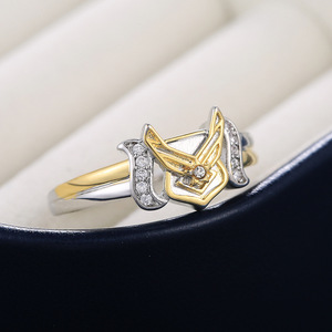 Anello a Stella da Donna, Bicolore, Forma di Stella, Aperto e Regolabile, Gioiello Minimalista Chic per Uso Quotidiano - Product Image 5
