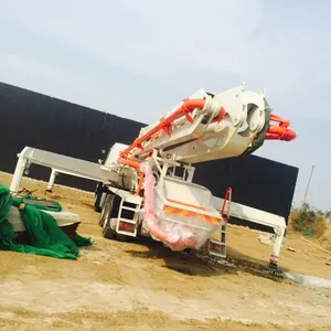 中国重汽 HOWO 8x4 混凝土泵车出售