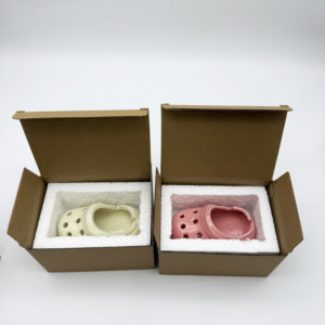 Vente en gros nouvel arrivage de cendriers en céramique modernes créatifs en forme de chaussures <span class=keywords><strong>Crocs</strong></span> boîte de couleurs personnalisées emballage cendrier portable - Product Image 5