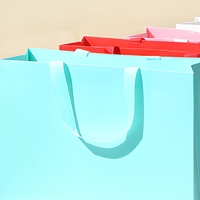 Sac cadeau en papier avec poignée en ruban personnalisé, sac fourre-tout en carton de couleur unie pour l'emballage de marques de détail