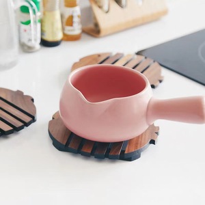 Sous-plat rond en bois de noyer résistant à la chaleur pour théière et vaisselle - Product Image 4