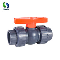 Vanne à boisseau sphérique double union manuelle en PVC SALVADOR SWD pour systèmes d'eau PN16/PN10 Normes ANSI/BS/DIN Structure de commande personnalisable