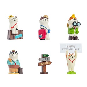 2025 nueva resina creativa Zakka simulación turista gato novedad recuerdo viaje mundo gato figuras juguete animales lindos adornos - Product Image 1