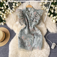 Ensemble deux pièces Cheongsam amélioré de style chinois pour femme, avec haut brodé à manches volantées et short, idéal pour le printemps et l'été