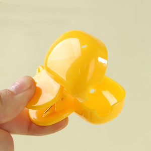 Vente en gros de boîtes de rangement de voyage réutilisables en plastique en forme de canard pour articles de bain et de toilette - Product Image 3