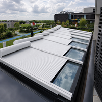 Volet roulant horizontal électrique en aluminium avec télécommande pour la protection solaire des lucarnes extérieures de toit