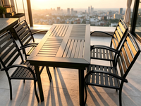 Ensemble de table à manger d'extérieur moderne avec structure en métal et plateau en bois plastique, 4 chaises, 120 cm de long, pour patio, jardin et hôtel
