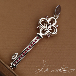 Colgante de Plata 925 de la Serie Counterattack con Incrustaciones de Cristal y Diamantes de Imitación Estilo Vintage - Product Image 4