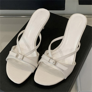 Sandales d'été pour femmes, à talons hauts, avec boucle en métal blanc, respirantes, mode européenne et américaine - Product Image 1