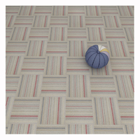 Moderne Jacquard-Teppichfliesen aus Nylon, gepolstert, 50x50 rechteckig, für Hotel, Wohnzimmer, Büro, Boden