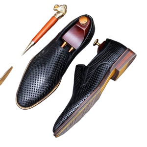 Chaussures décontractées rétro personnalisées pour hommes, chaussures habillées à bout pointu, sandales d'usine rehaussantes pour l'automne - Product Image 1