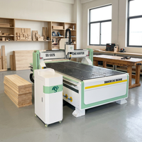 Machine de découpe CNC pour portes, contrôle intelligent, lubrification automatique, table composite à rainures en T, matériaux multiples (bois, acrylique, PVC)