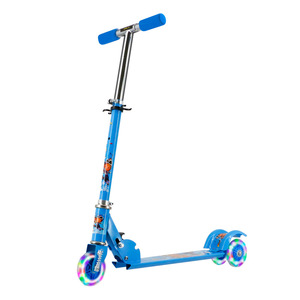 Monopattino per Bambini a Prezzo Economico, Tre Ruote Lampeggianti, Design Accattivante, Facile da Usare, Ottimo Regalo per Ragazzi e Ragazze - Product Image 3