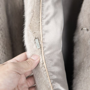 <span class=keywords><strong>Cappotto</strong></span> Lungo da Donna NAFA Personalizzato di Lusso in Vera Pelliccia di Visone Grigio con Scollo a V di Alta Qualità a un Buon Prezzo - Product Image 5