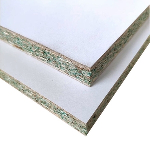 Tablero de Partículas de 12/15/16/18/22 mm de Espesor, Precio de Tablero de <span class=keywords><strong>Aglomerado</strong></span> HMR Resistente al Agua con Núcleo Verde y Melamina para Uso en Muebles - Product Image 1