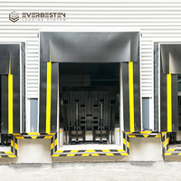 Abri de quai mécanique Everbesten avec structure en acier galvanisé et rideaux en PVC résistants à l'usure pour les zones de stationnement des camions des centres de distribution